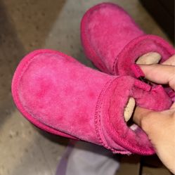 Toddler Uggs Size 6