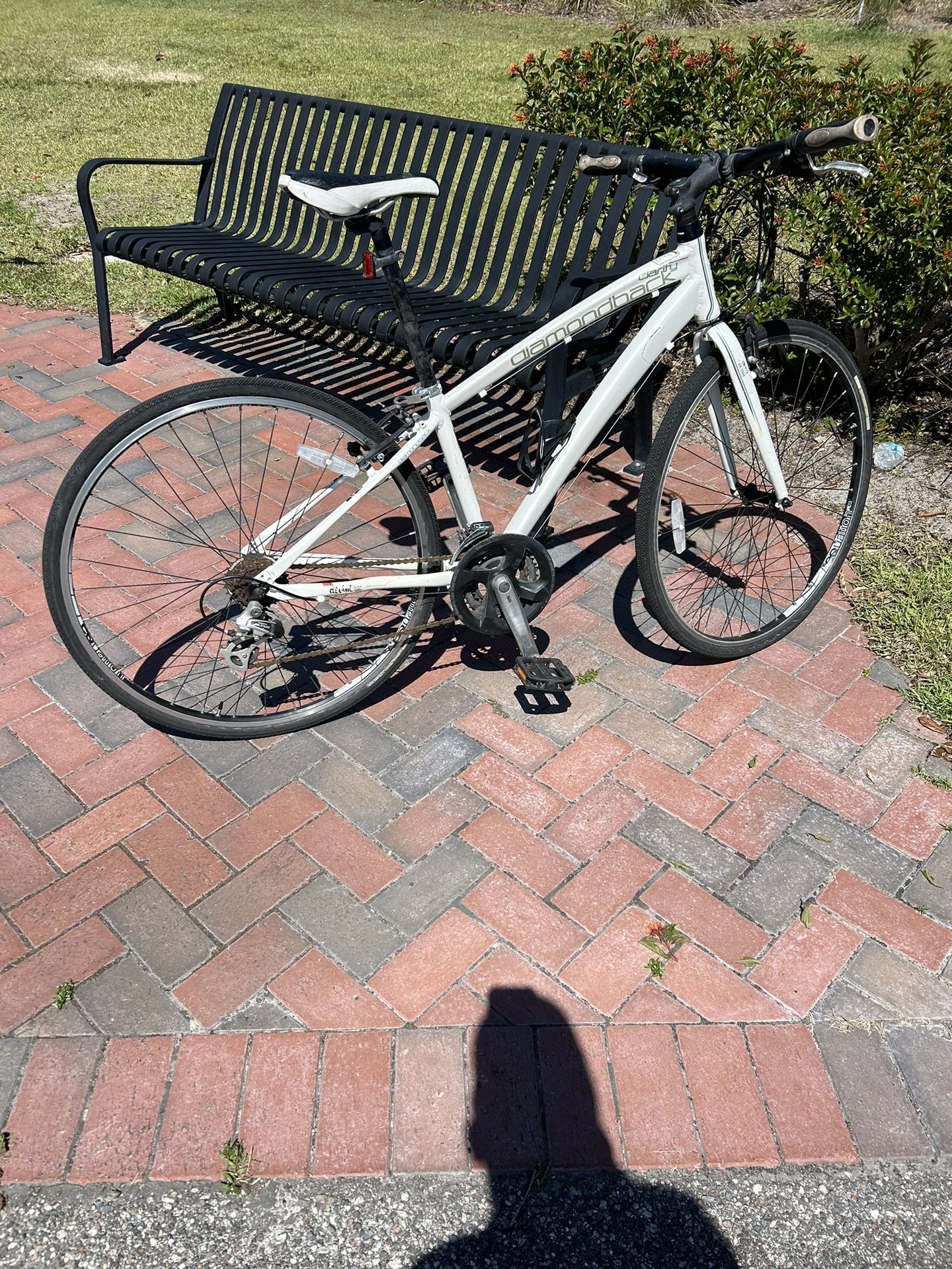 DIAMONDBACK CLARITY 1 21-SPEED HYBRID BIKE
