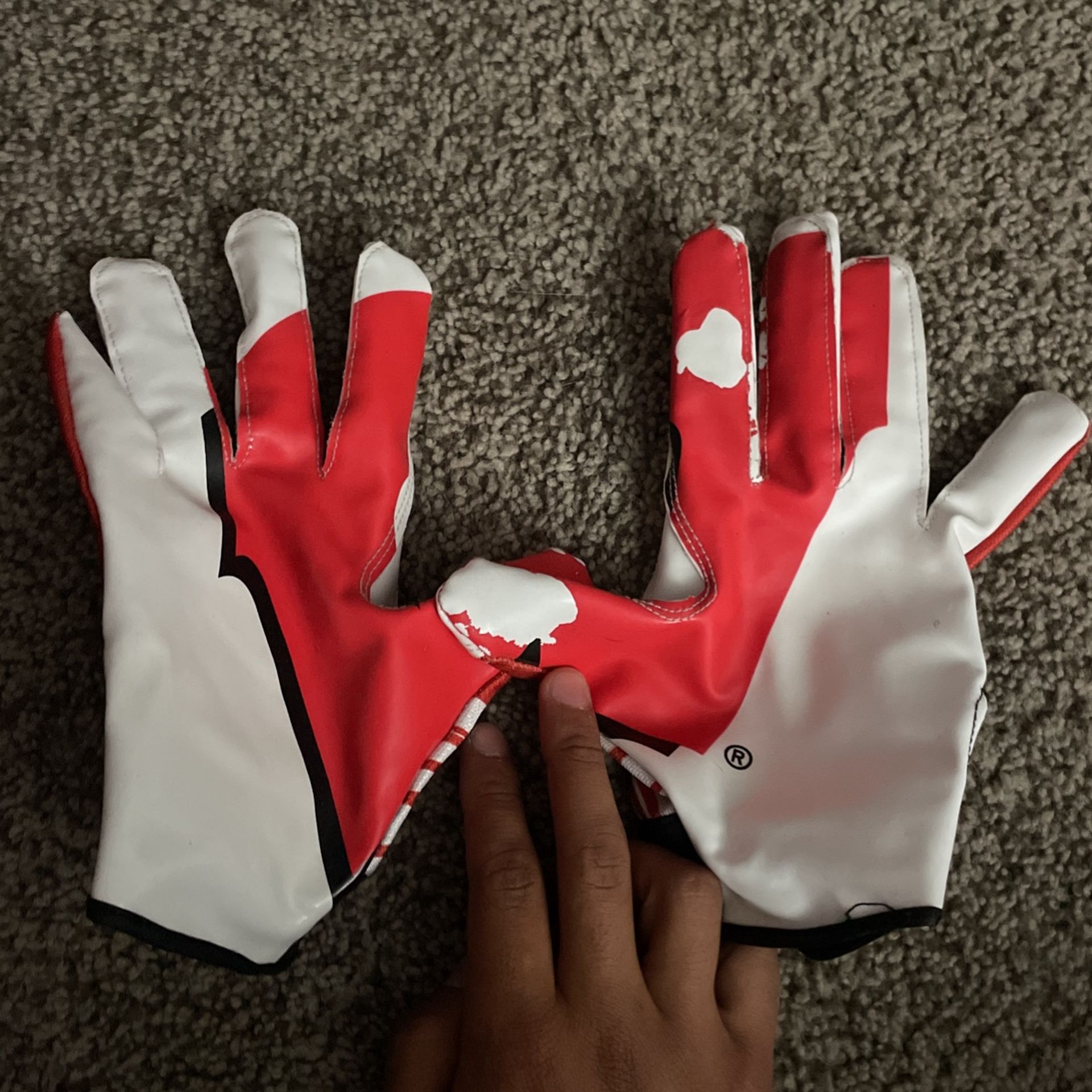Wisconsin Football Gloves