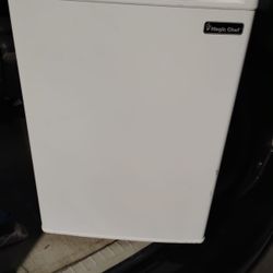 mini fridge 