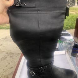 Black Boots- Size 10W