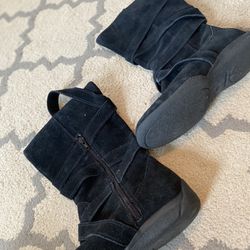 Women’s Snow Boots From Macy’s Size 7.5