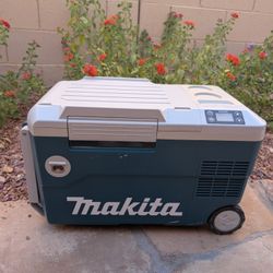 Makita Cooler + Warmer
