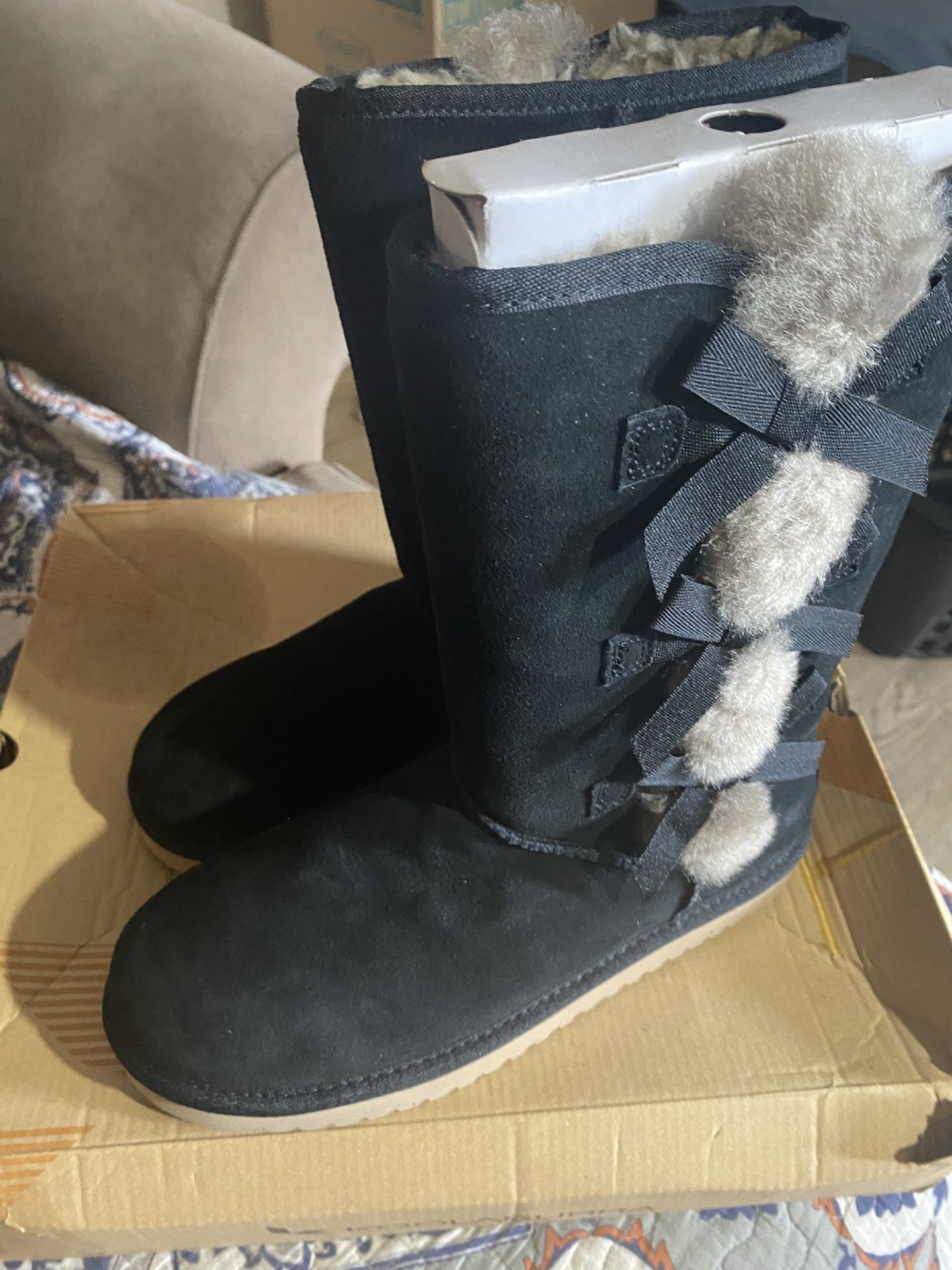 Ugg, Black Size 9