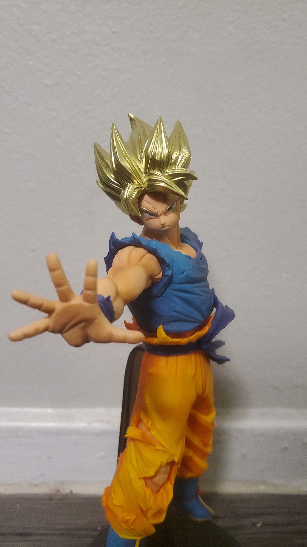 Goku Collector Figure