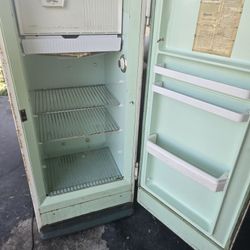 1950s Mechanic  Handel Refrigerator  W/ Freezer Top