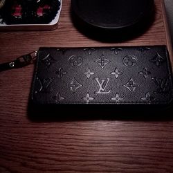 Louis Vuitton Zippy Wallet 