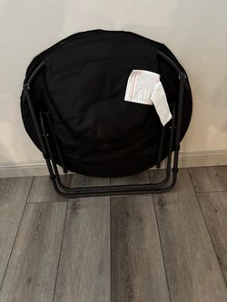 Saucer chair