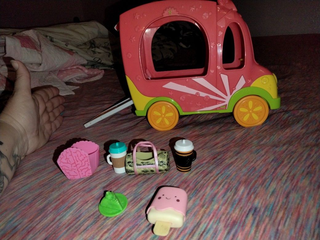 Shopkins Juice And Ice Truck With Some Items