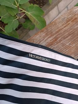 Cosmetic pouch/makeup bag