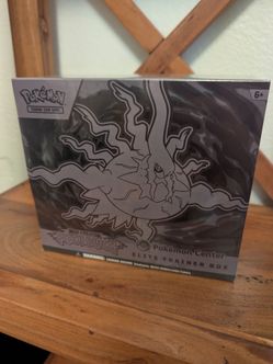 Pokemon Center Pitch Black ETB