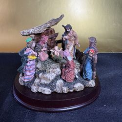 Nativity Figurine/ Nacimiento