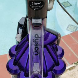 Dyson Vacuum 