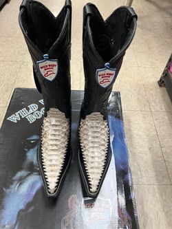 Back cut python boots size 6.5