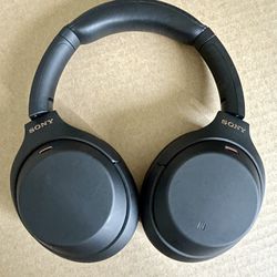  Sony WH-1000XM4 Wireless Noise-Cancelling Over-the-Ear Headphones 