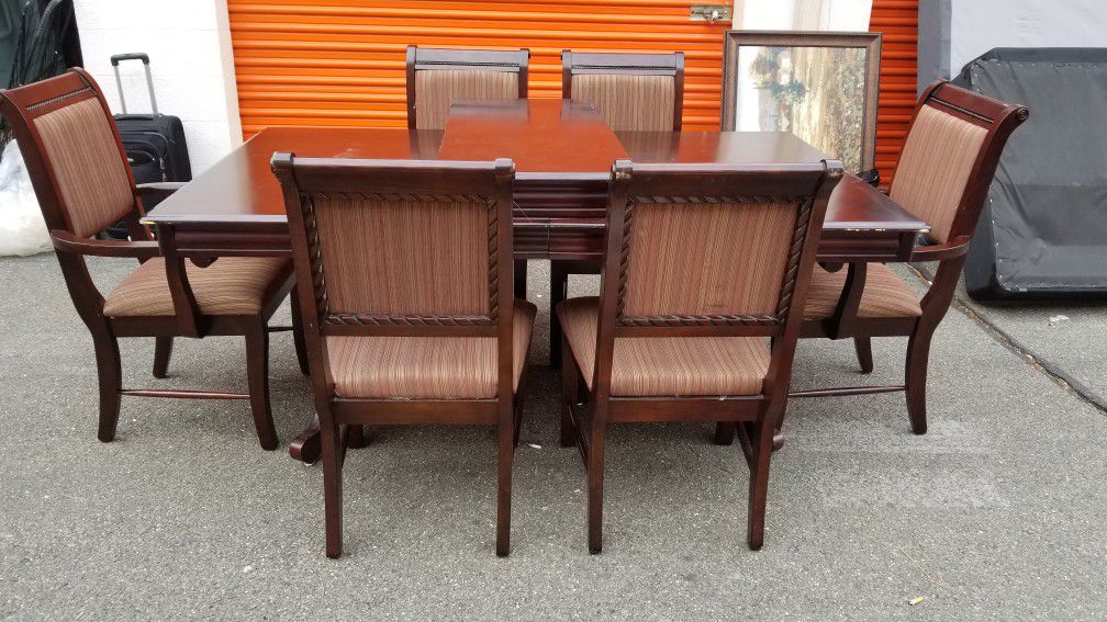 Dinning room table w/leaf ext 6 chairs and server/buffet