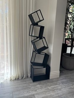 Desk shelf object
