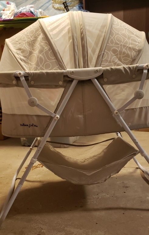 Foldable Baby Bassinet With Zip Dome Cover