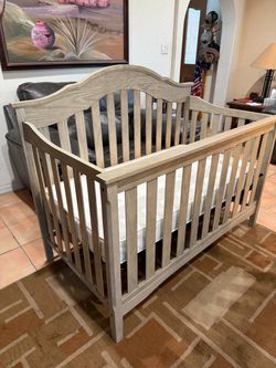 Wooden Baby Crib with Mattress