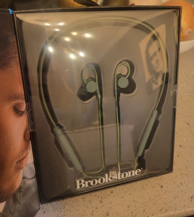 New Brookstone FLEXvibe Wireless neck band Earbuds