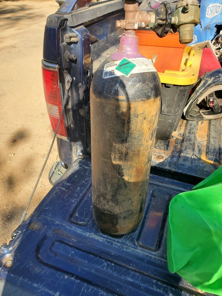 Nitrogen Tank With Regulator