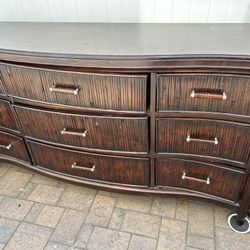 Free Stuff - Bedroom Set
