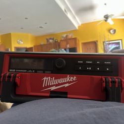 Milwaukee Packout Radio