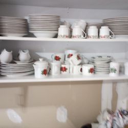60 Piece Holiday Dish set 