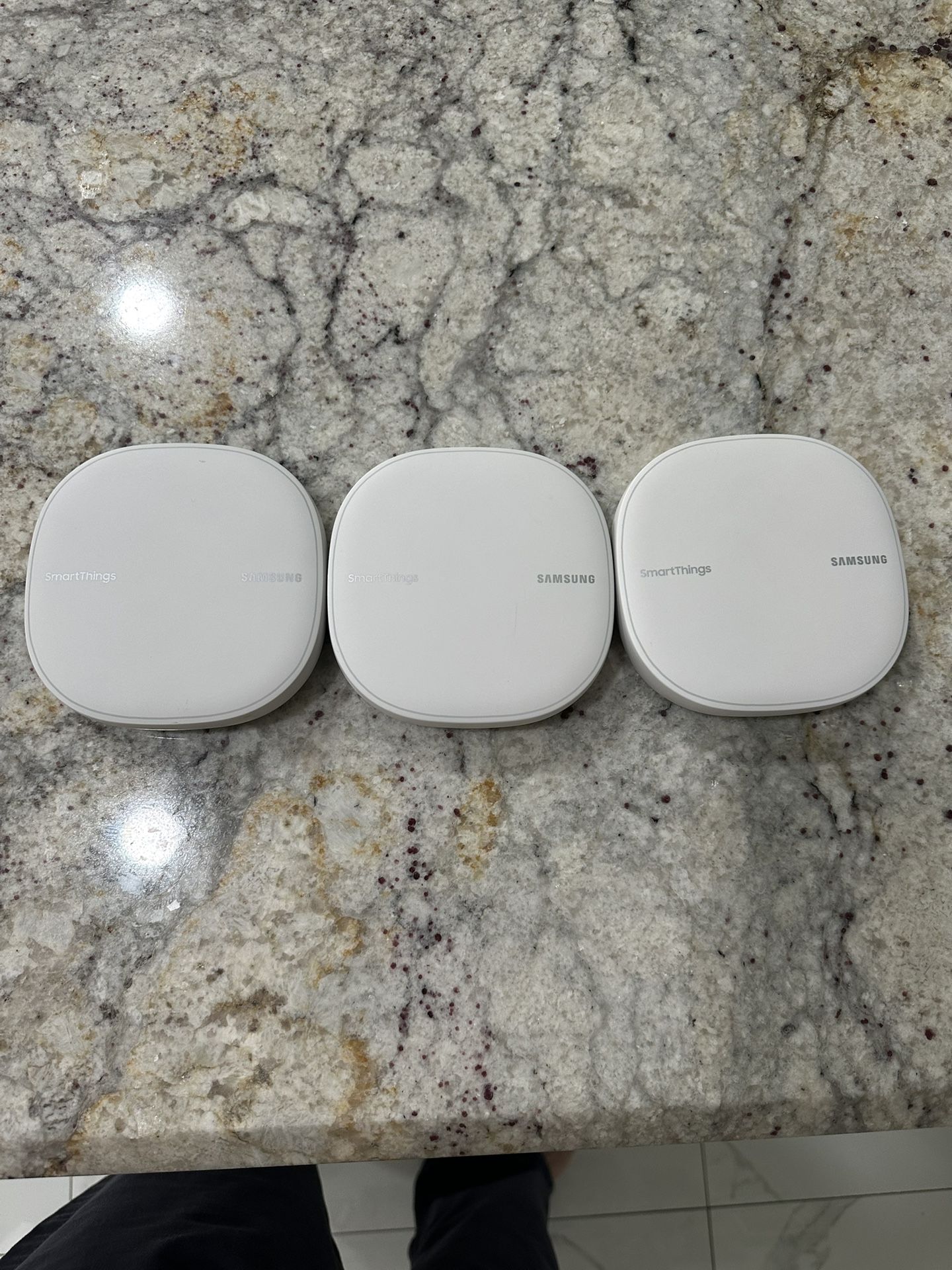 Smart Things Hub And Wifi Mesh System
