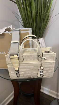 Purses!! Lots of purses!!