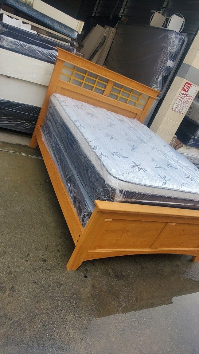 Queen Bed Open Box As Is With Boxpring And Mattress Bamboo Pillow Top 420