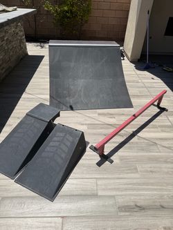 Skateboard Quarter pipe, include (rail, mini ramp)