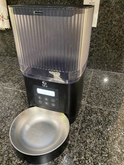 OLELICA AUTOMATIC PET FEEDER, $20
