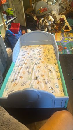 Toddler bed
