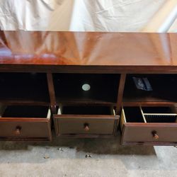 ENTERTAINMENT. CONSOLE