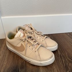 Women Nike sneakers