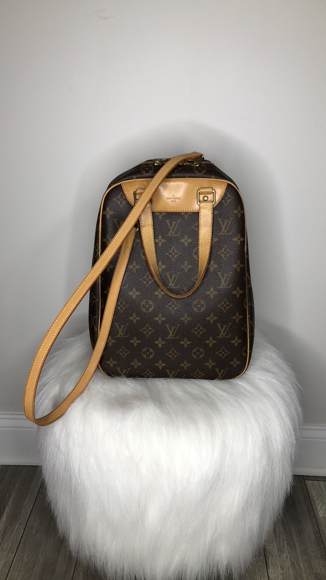 Authentic Louis Vuitton monogram Satchel