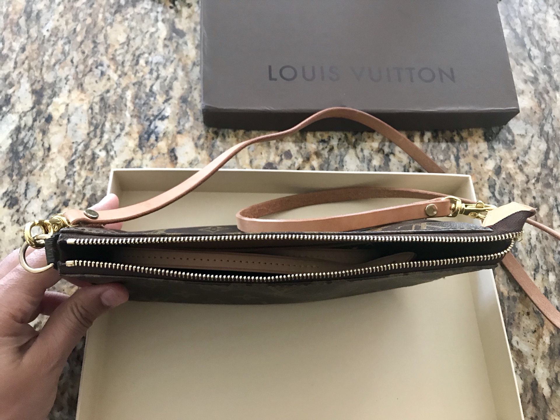 Authentic Louis Vuitton M61276 Félicie Pochette for Sale in Tulare