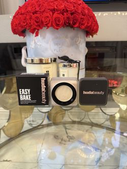 Huda beauty Easy Bake Blurring Loose Baking & Setting Powder  FIRM PRICE 🤍