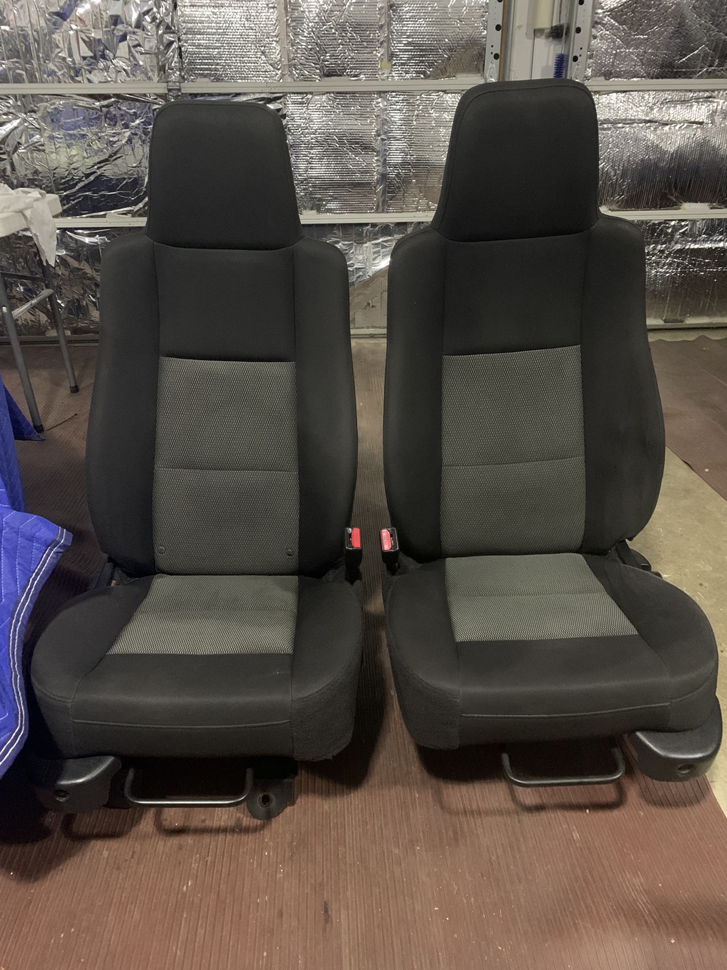 Front seats passenger and driver 2004 Ford Ranger extended cab!!