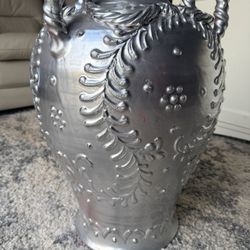 Clay base for decoration, silver color (*H25" D14x14*)