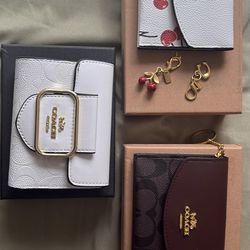 Women coach wallet