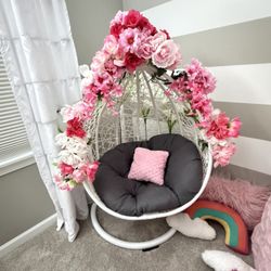 Super Cute Egg Chair – Like New