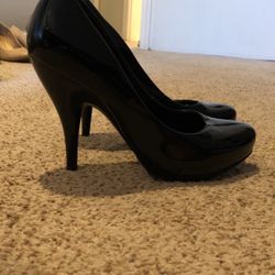BCBG Size 8 Black Heels