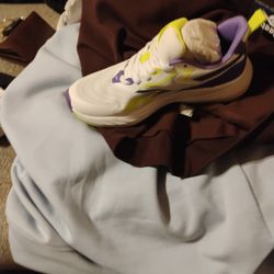 Ladies Reebok Size 7 New 