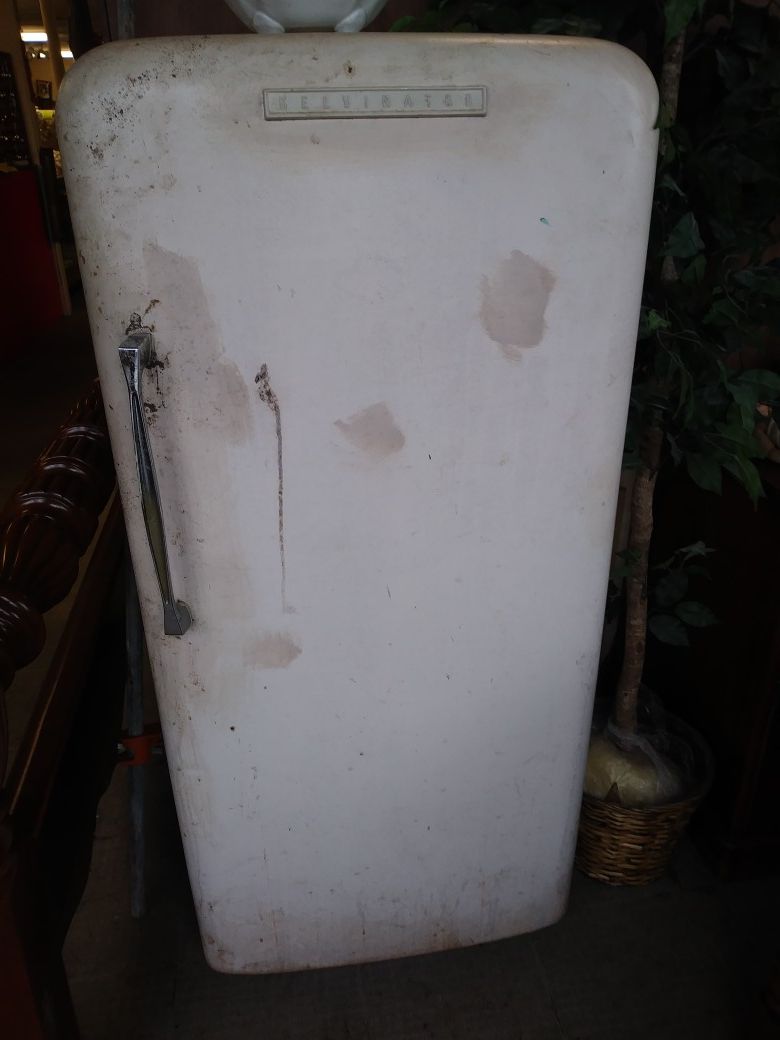 Kelvinator Classic 1950s Refrigerator Antique Appliance CURVED TOP