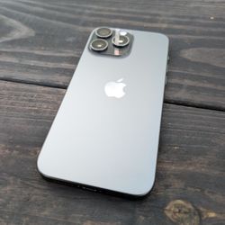 iPhone 15 Pro Max Unlocked iCloud & Carrier!