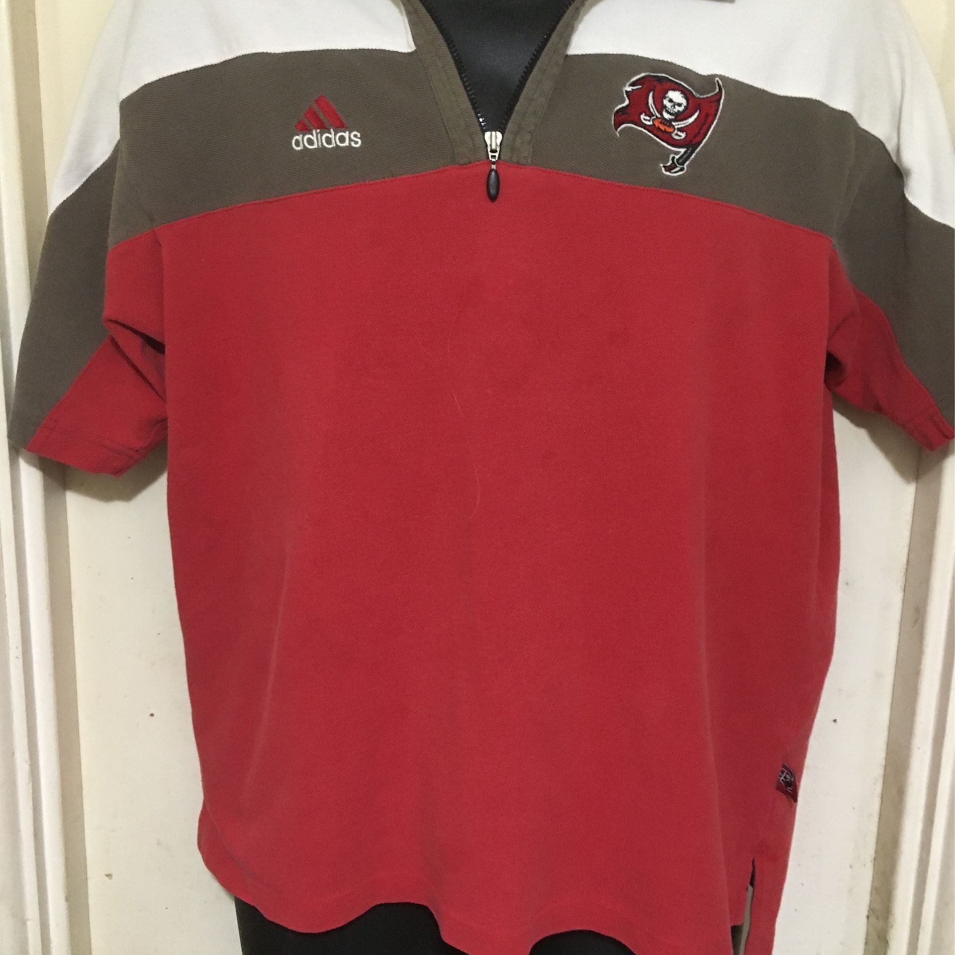 Buccaneers men’s shirt medium preowned