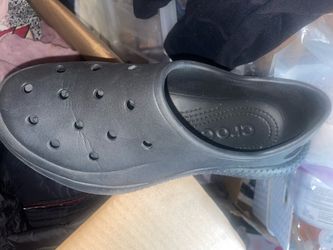 New Woman’s crocs