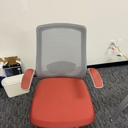Moving – 3 desk chairs(Very New)